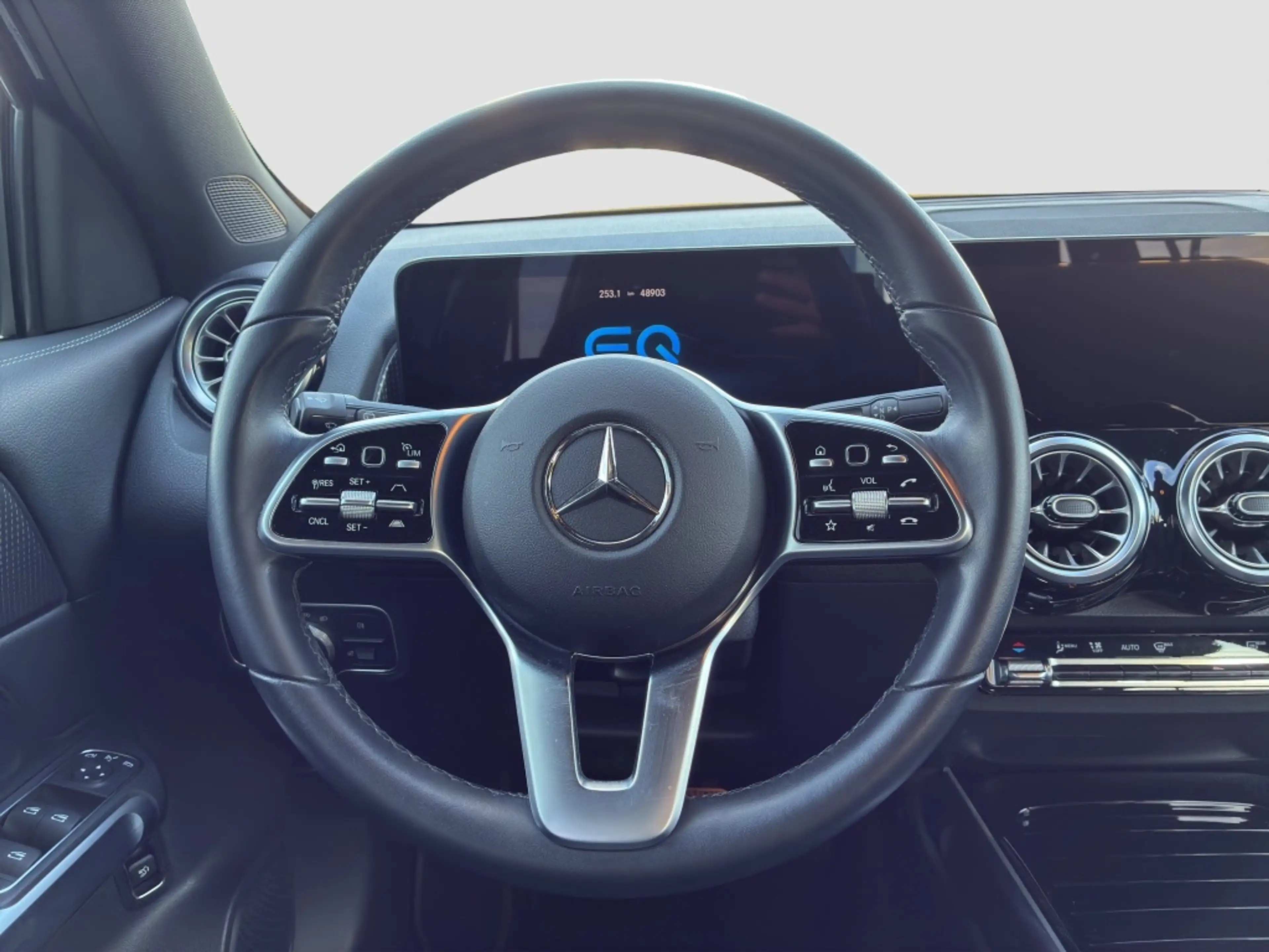 Mercedes-Benz EQB 250 + Navi*LED*PDC*ParkAss*SpurH*SpurW*ACC*LM — photo 7