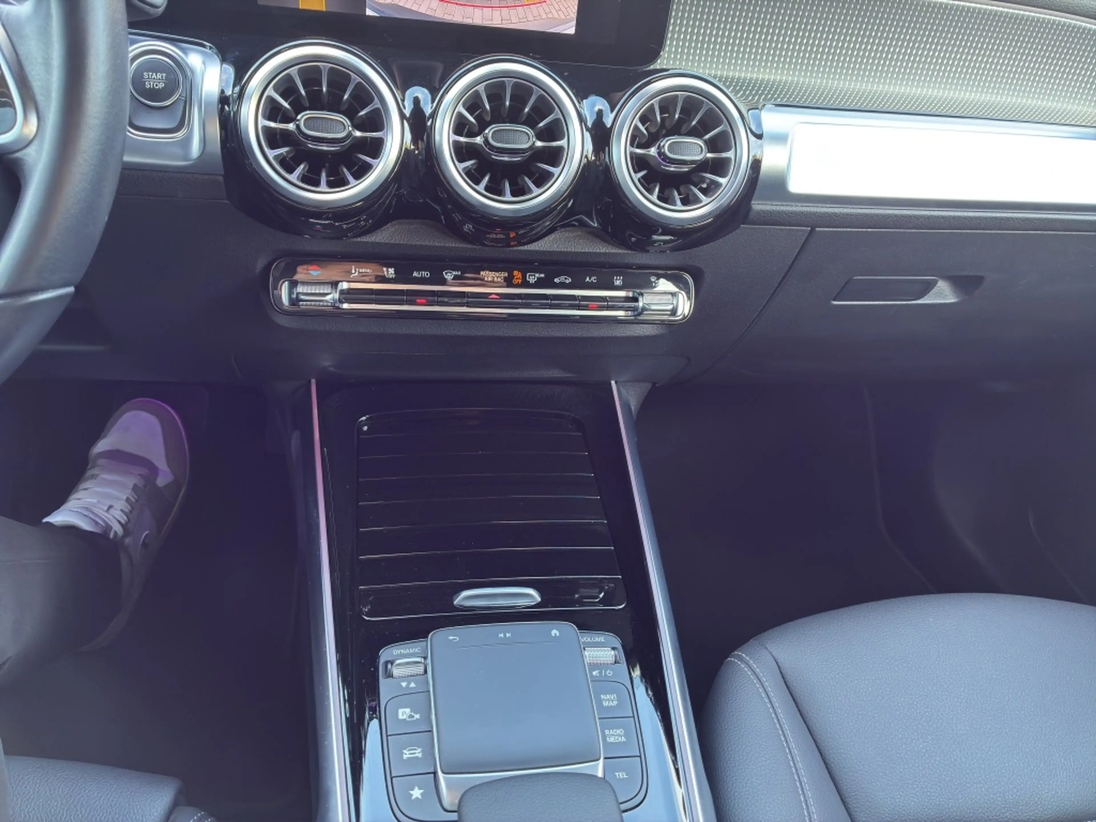 Mercedes-Benz EQB 250 + Navi*LED*PDC*ParkAss*SpurH*SpurW*ACC*LM — photo 9