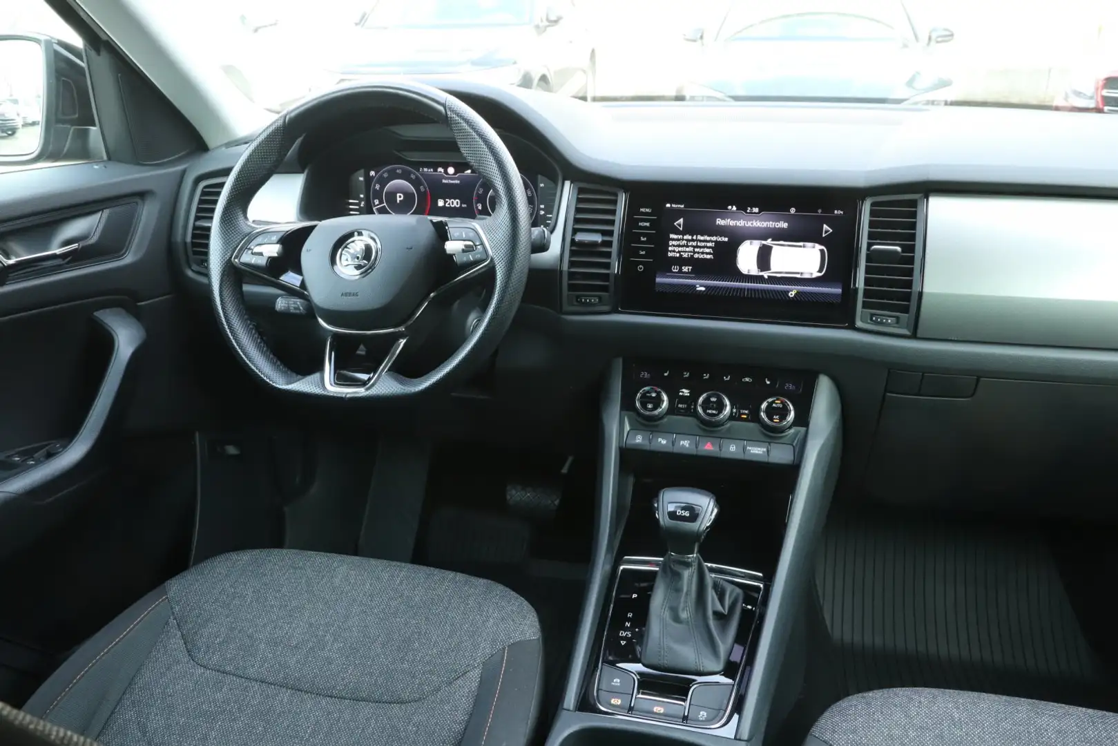 Skoda Kodiaq 1.5 TSI DSG Clever AHK*ACC*360Kam*SHZ*NAVI Schwarz - 2