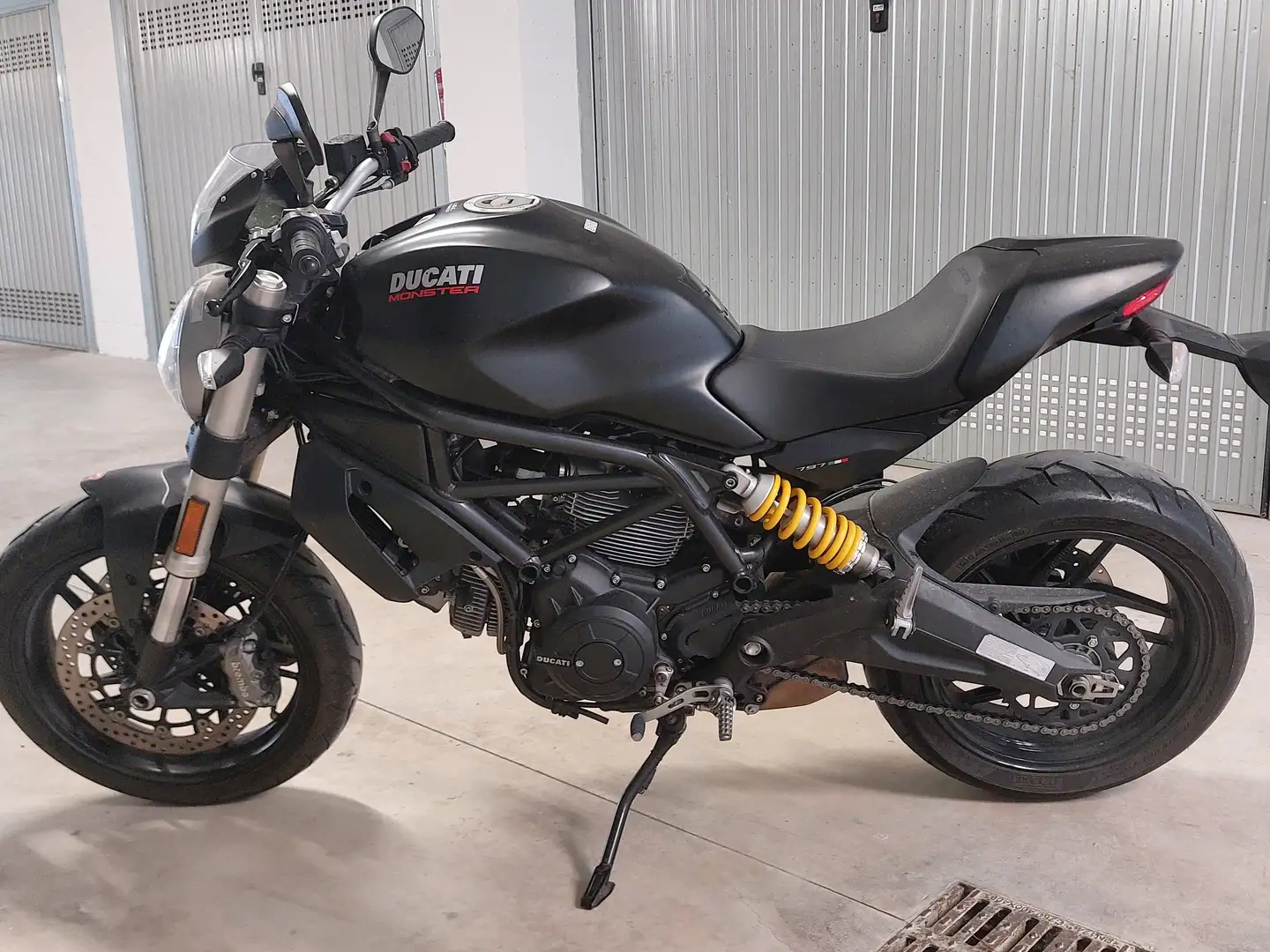 Ducati Monster 797 Dark Stealth Negro - 1