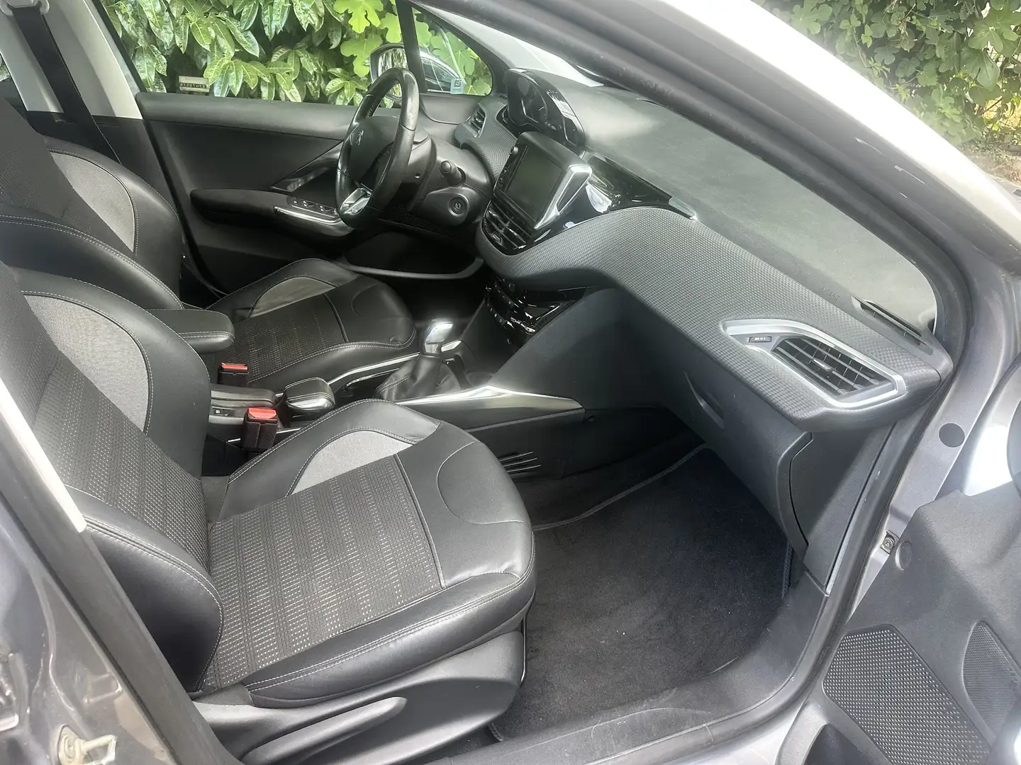 Peugeot 2008 1.6 e-hdi 8v Allure s&s 92cv/ radiata x l'estero Grigio - 2