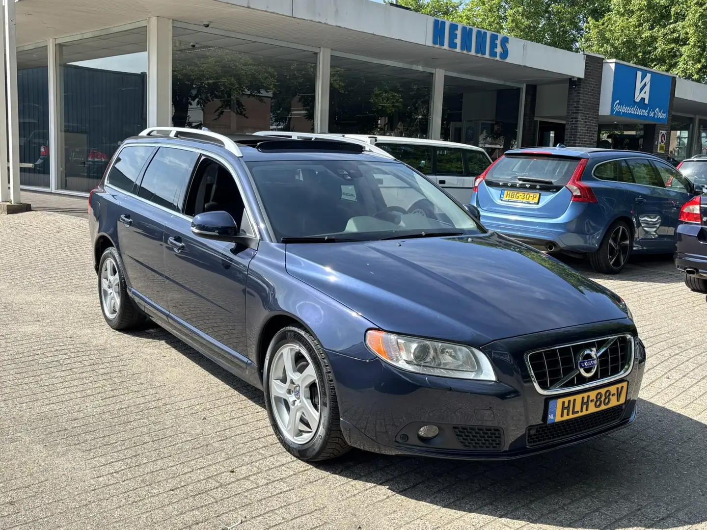 Volvo V70 2.5T 231pk Summum Schuifdak Keyless 5 Cilinder! Blue - 1