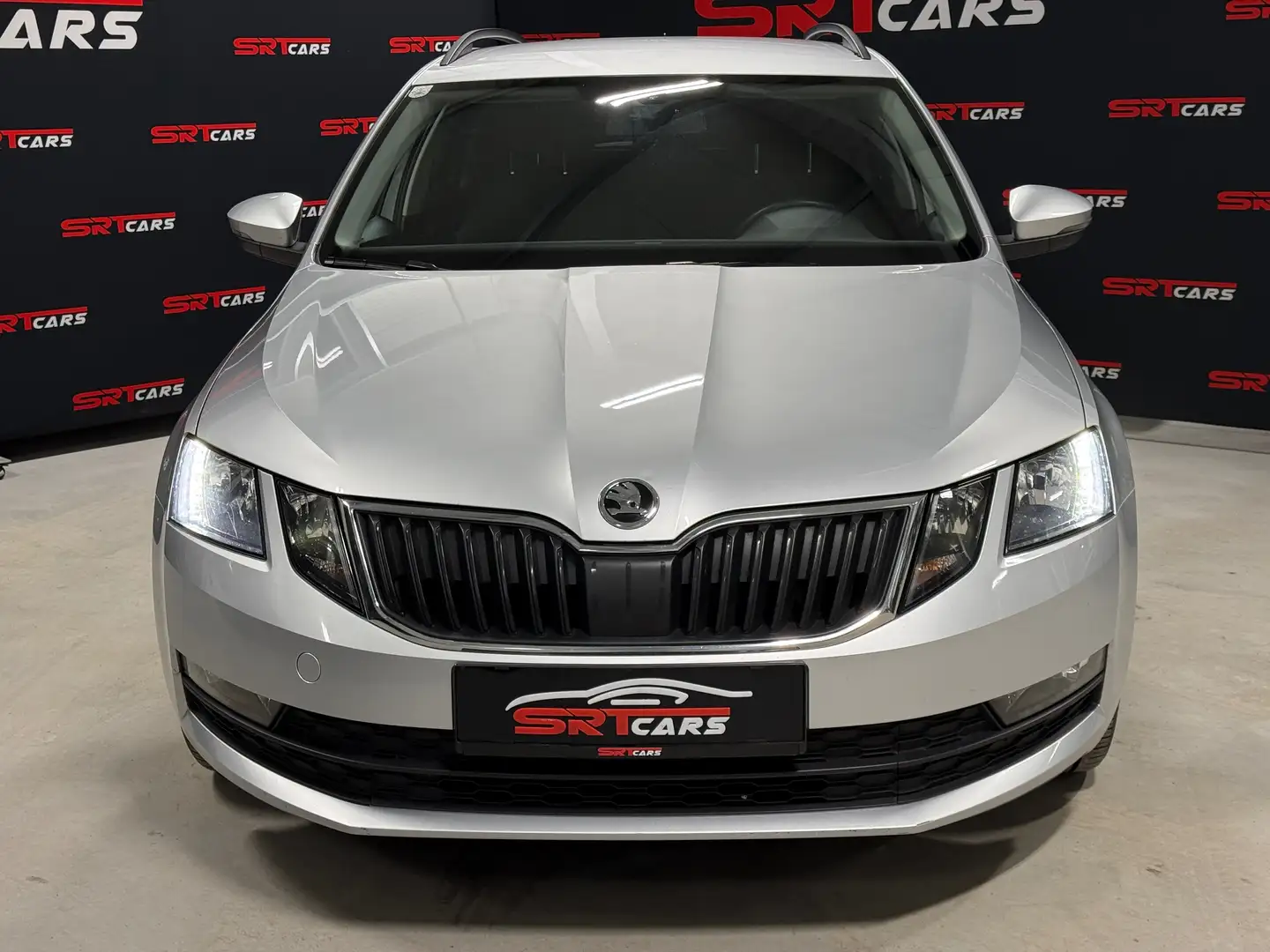 Skoda Octavia 1,6 TDI Kombi Aut. DSG *Navi*Sitzheizung*Tempomat Grau - 2