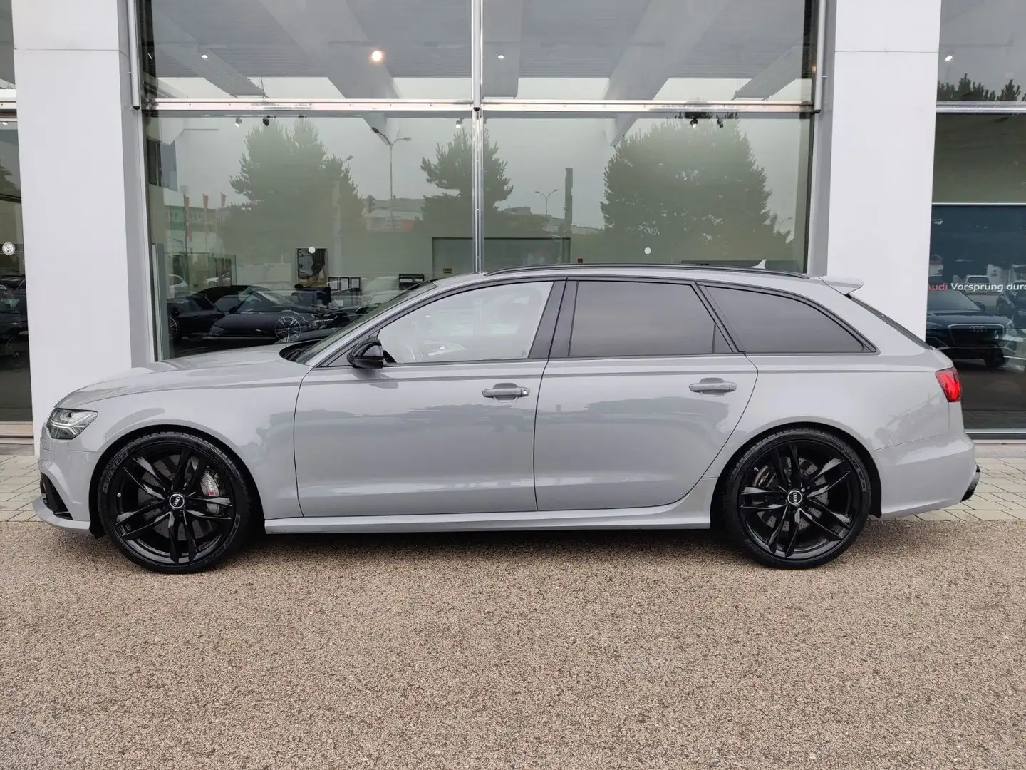 Audi RS6 Avant *v/max. 305 km/h* Grau - 2