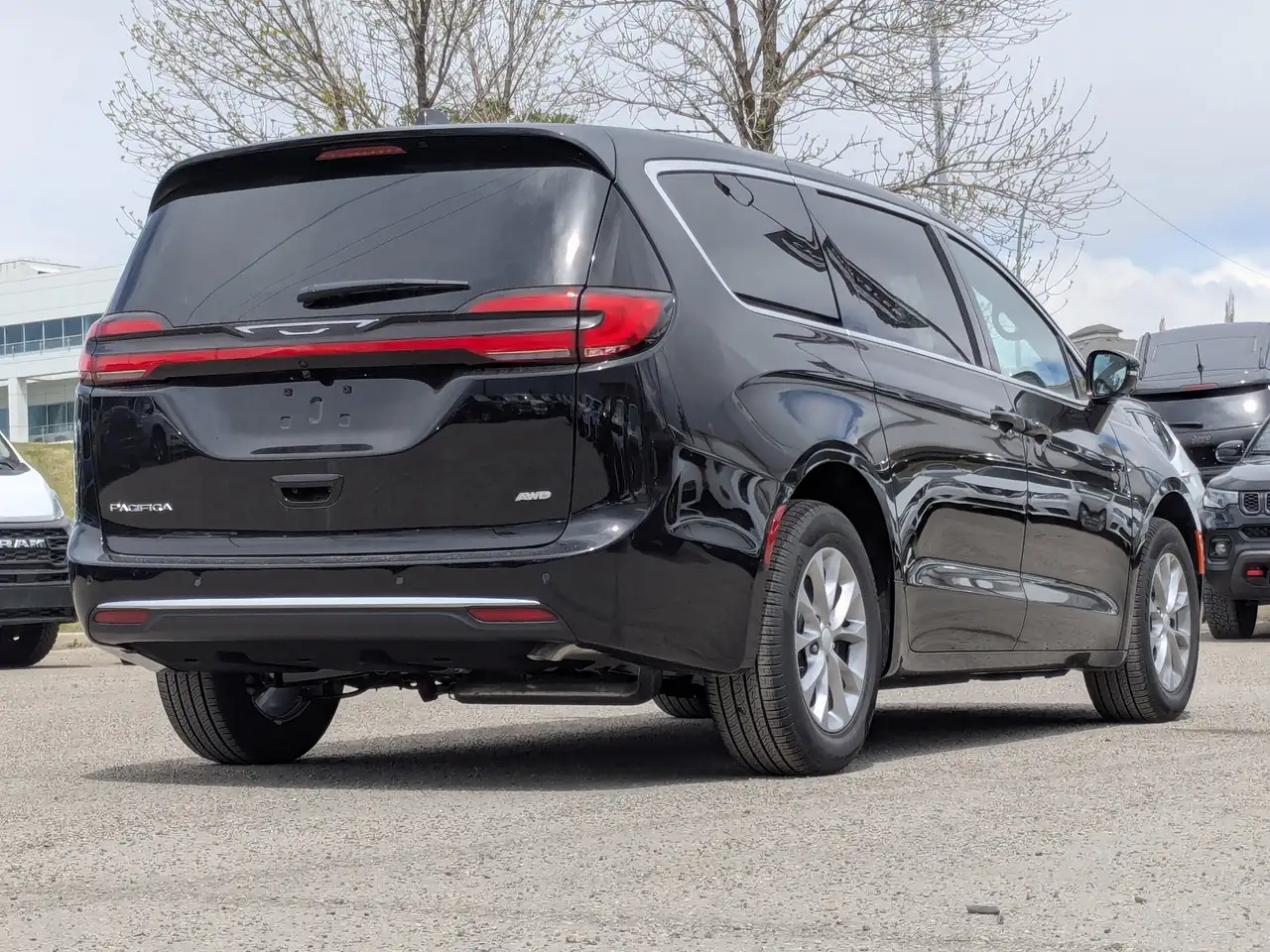 Chrysler Pacifica photo Chrysler Pacifica
