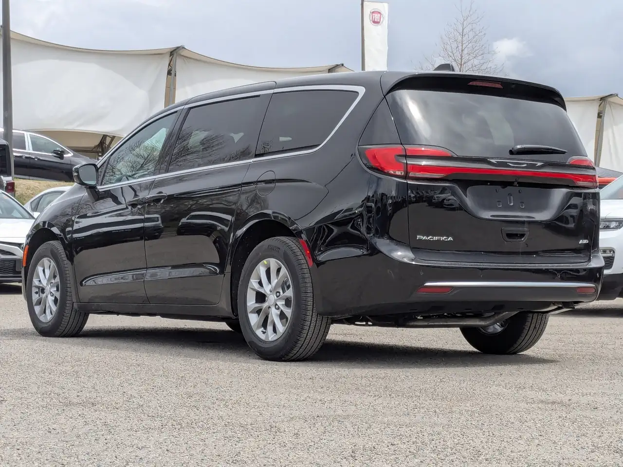 Chrysler Pacifica photo Chrysler Pacifica