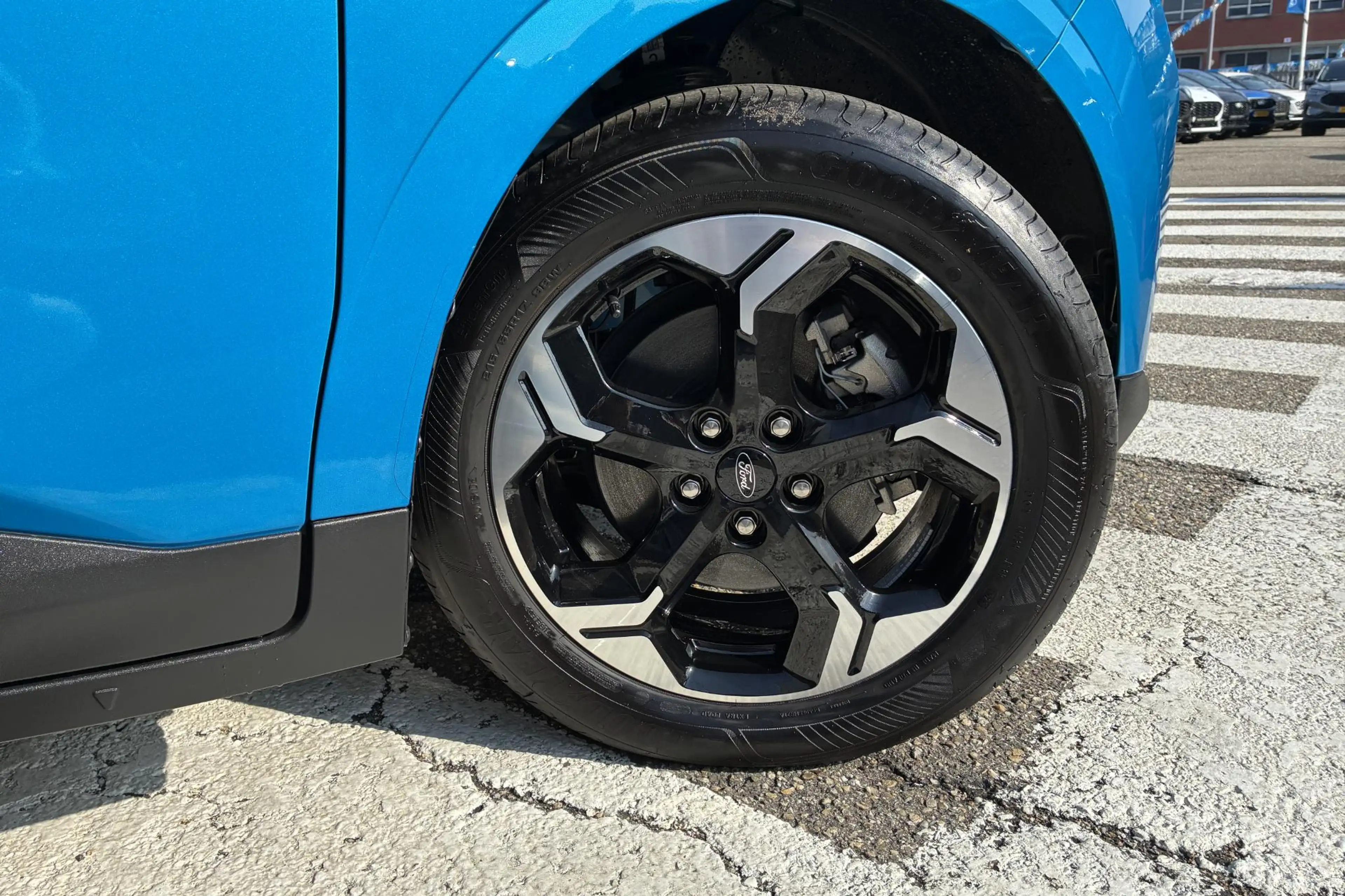 Ford Transit Courier E-Transit Limited 44 kWh Driver Ass Pack | Trekhaa — photo 5