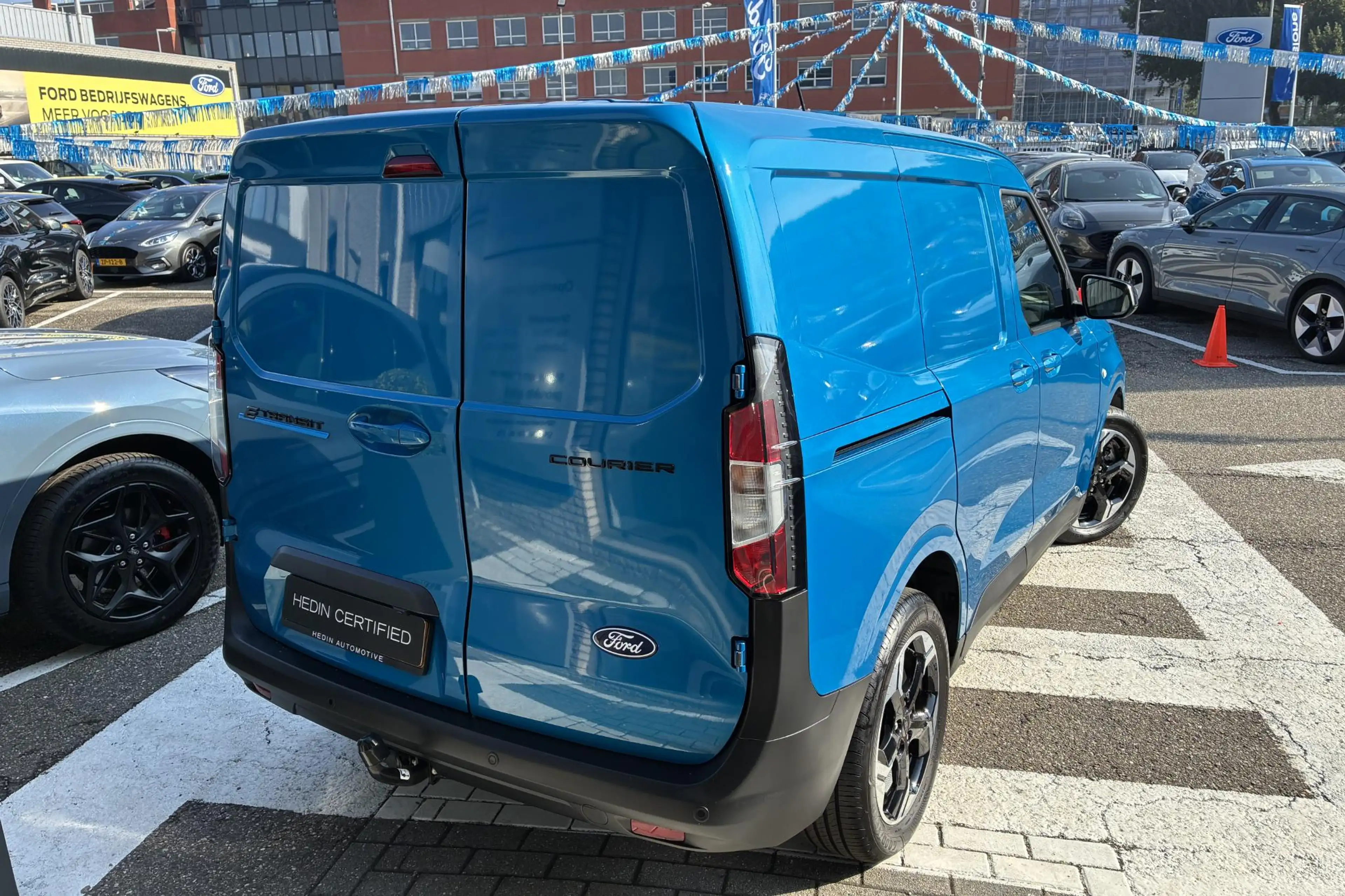 Ford Transit Courier E-Transit Limited 44 kWh Driver Ass Pack | Trekhaa — photo 2
