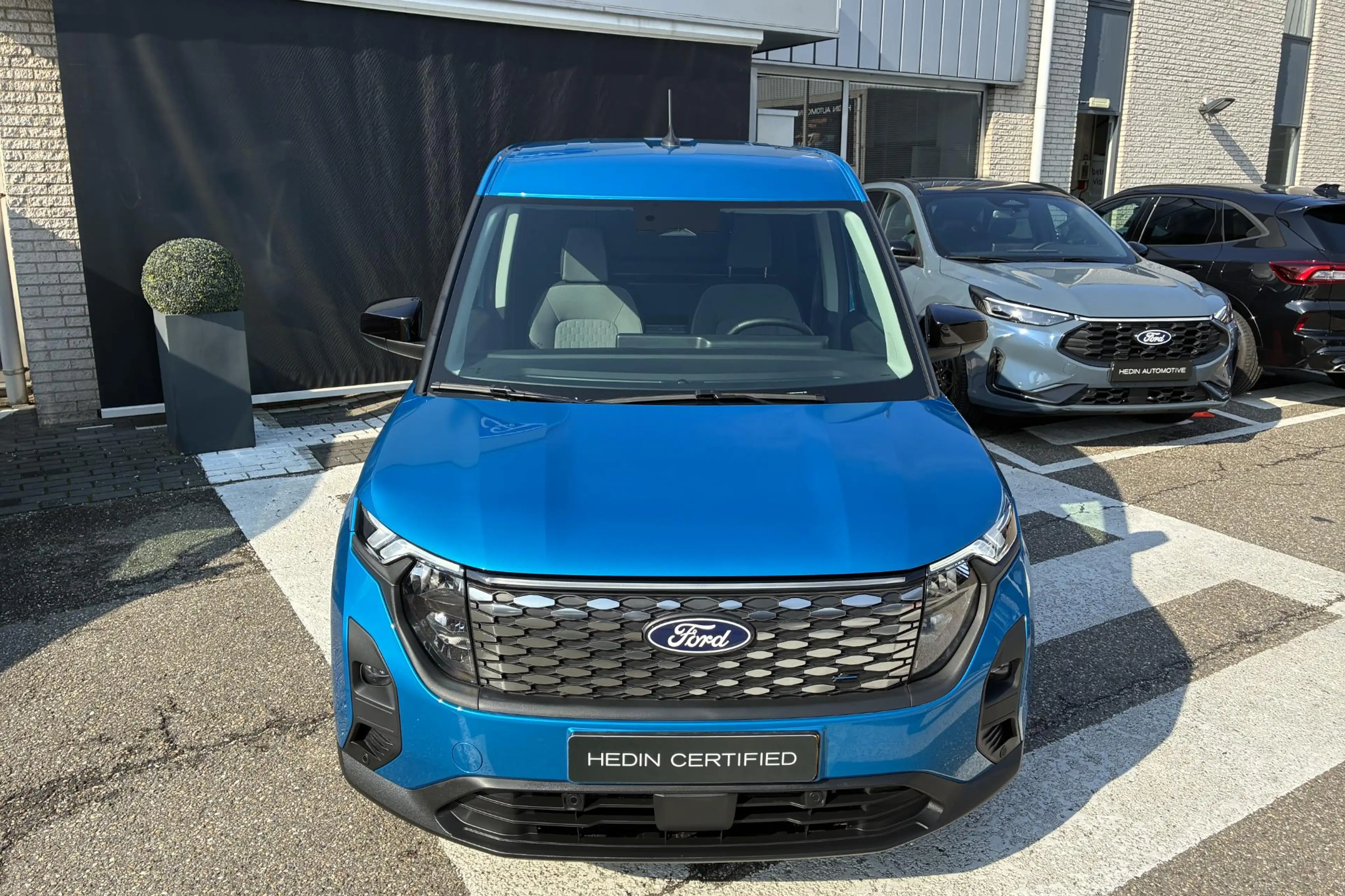 Ford Transit Courier E-Transit Limited 44 kWh Driver Ass Pack | Trekhaa — photo 7