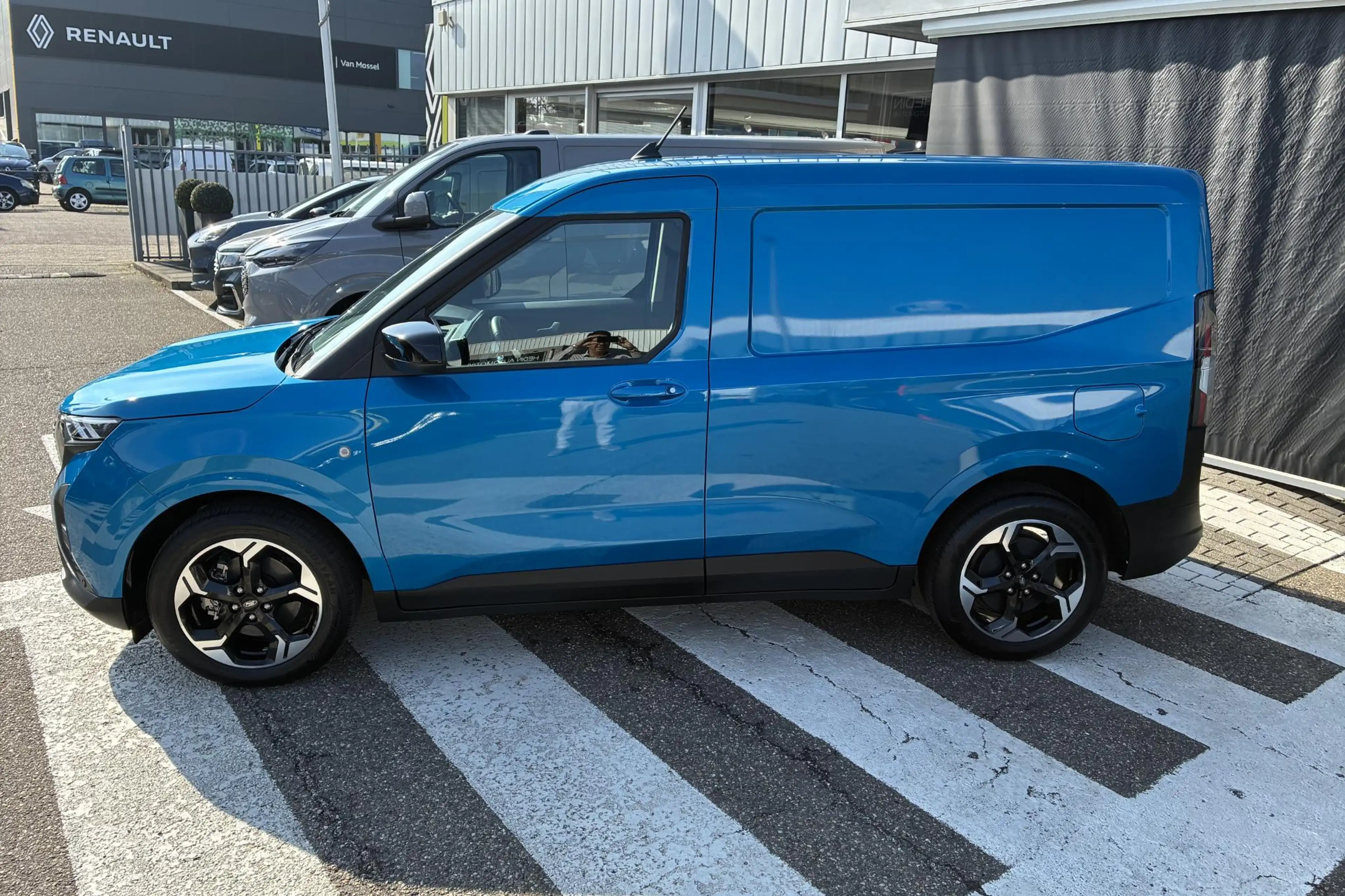 Ford Transit Courier E-Transit Limited 44 kWh Driver Ass Pack | Trekhaa — photo 8