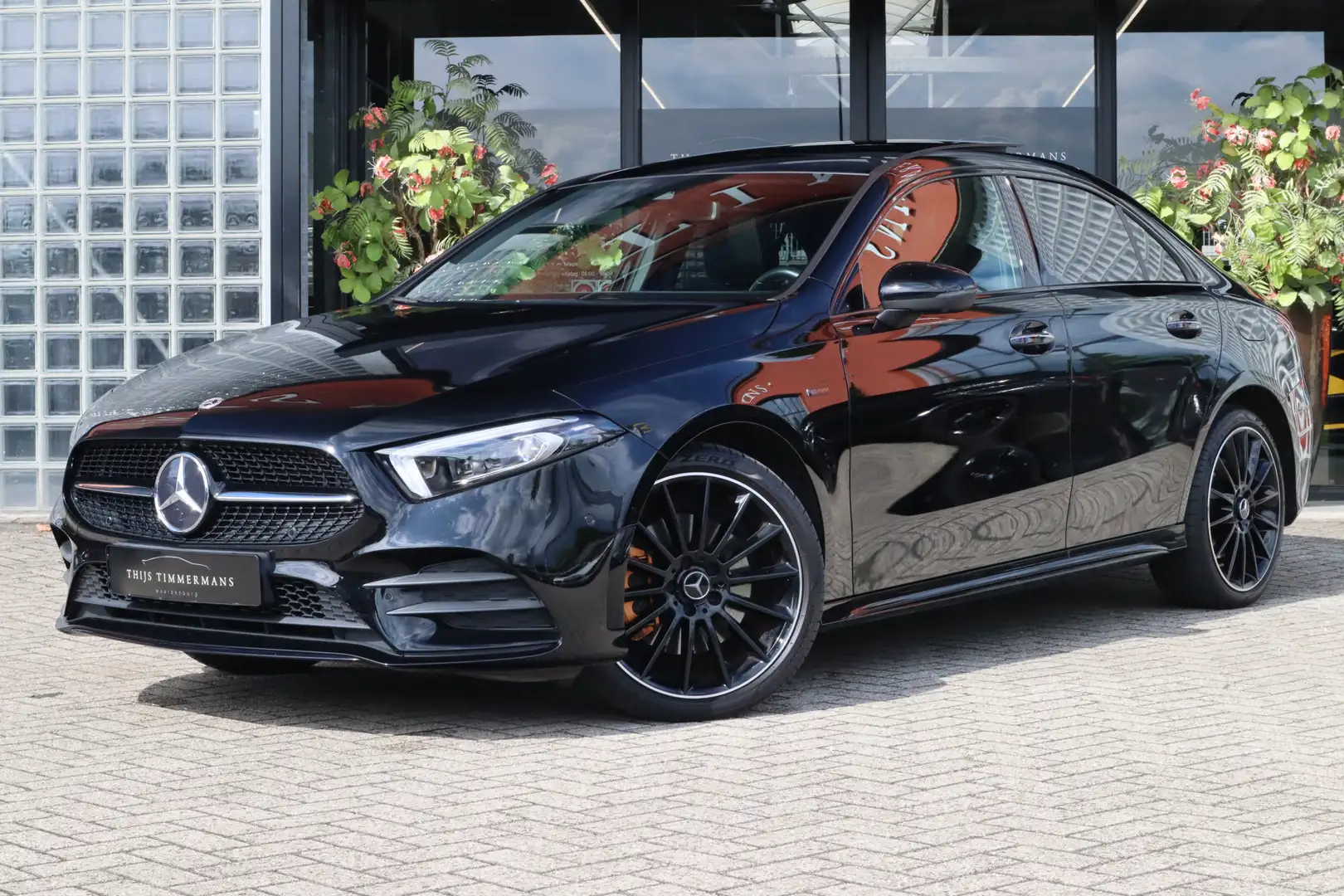 Mercedes-Benz A 250 e Limousine | AMG-Line, 19", Panoramadak, Multibea Zwart - 1
