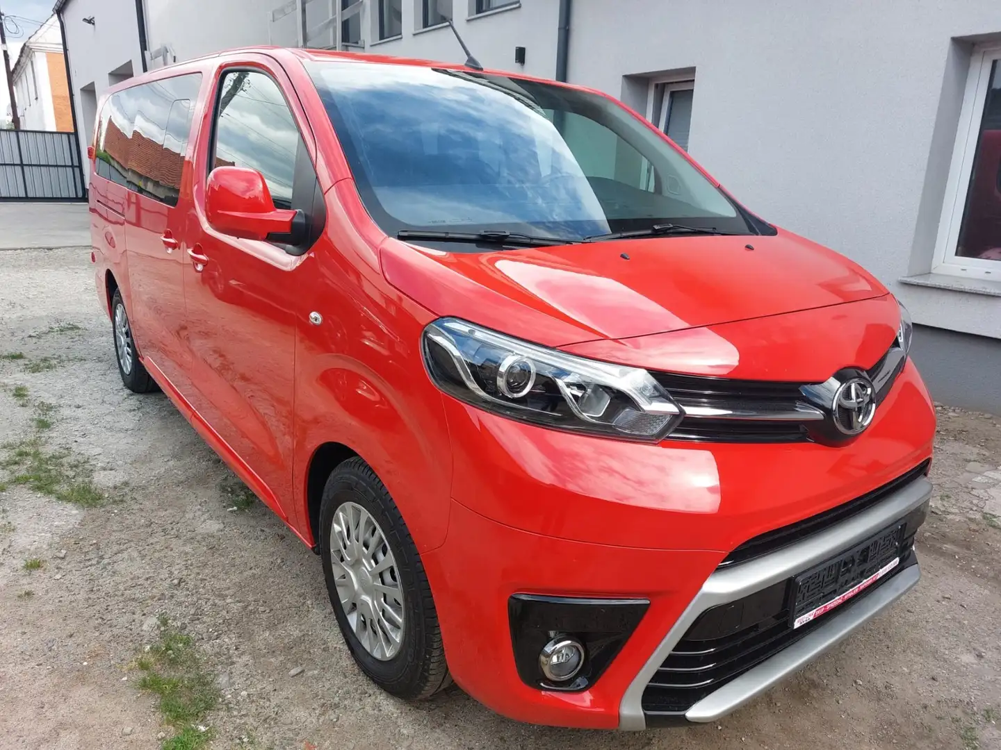 Toyota Proace L1 Kombi 9 Sitzer - 1