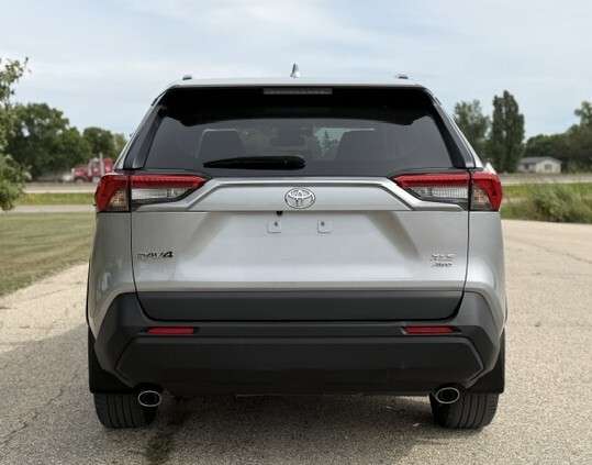 2022 Toyota RAV4 XLE PREMIUM AWD LEATHER | SUNROOF | LOW KMS — снимка 1