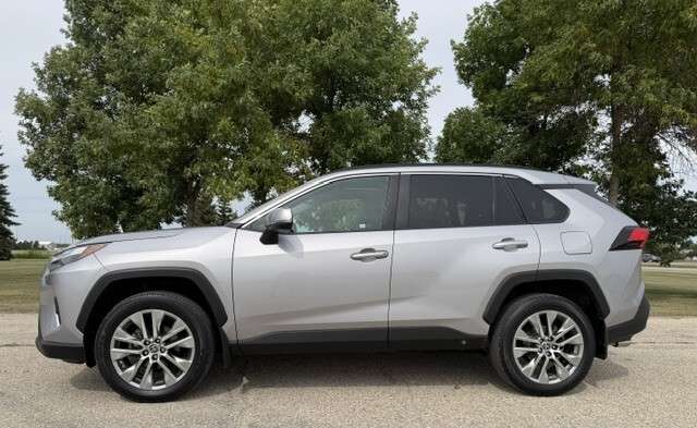 2022 Toyota RAV4 XLE PREMIUM AWD LEATHER | SUNROOF | LOW KMS — снимка 1