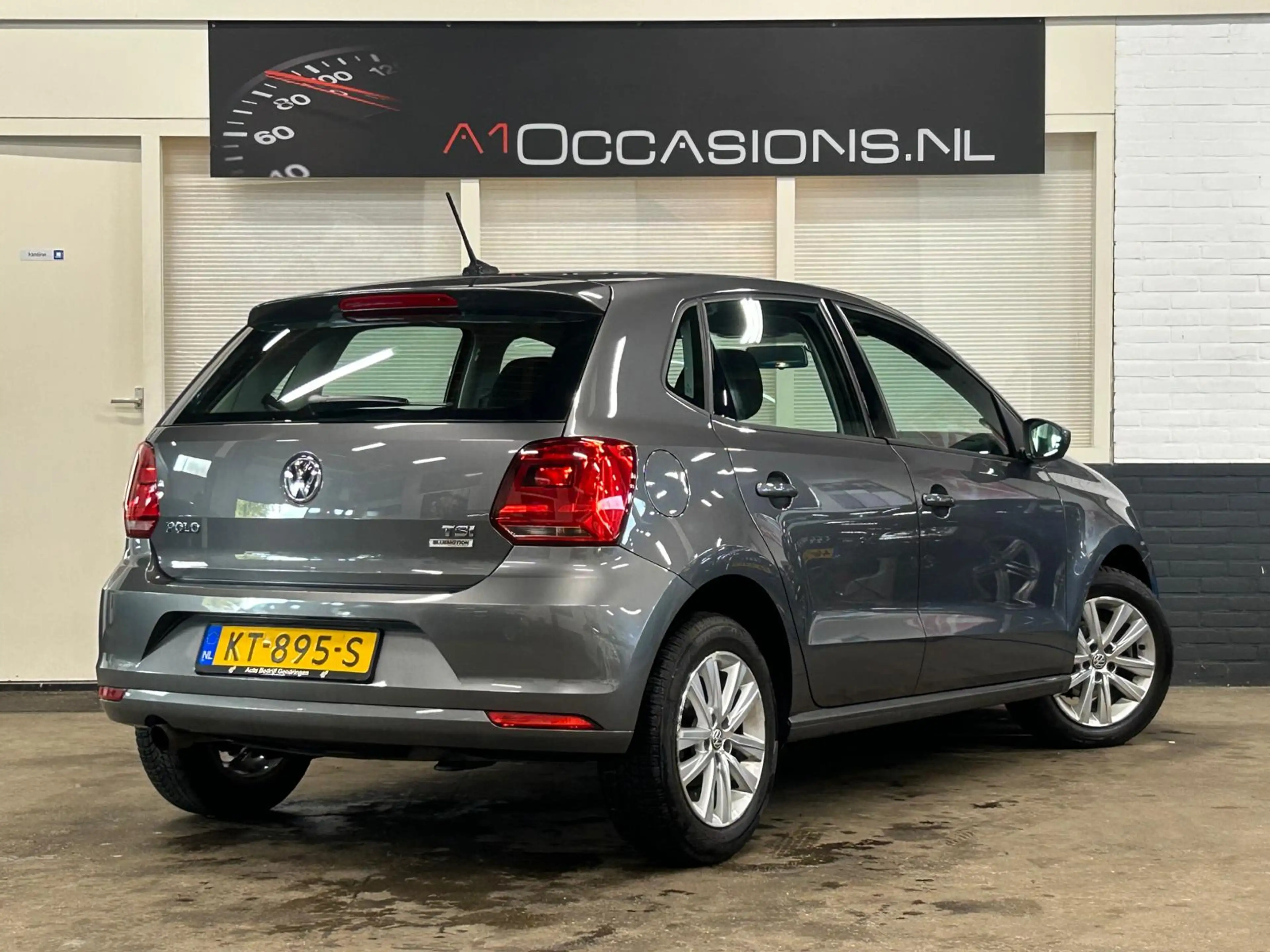 Volkswagen Polo 1.2 TSI Comfortline + NAVI — photo 3