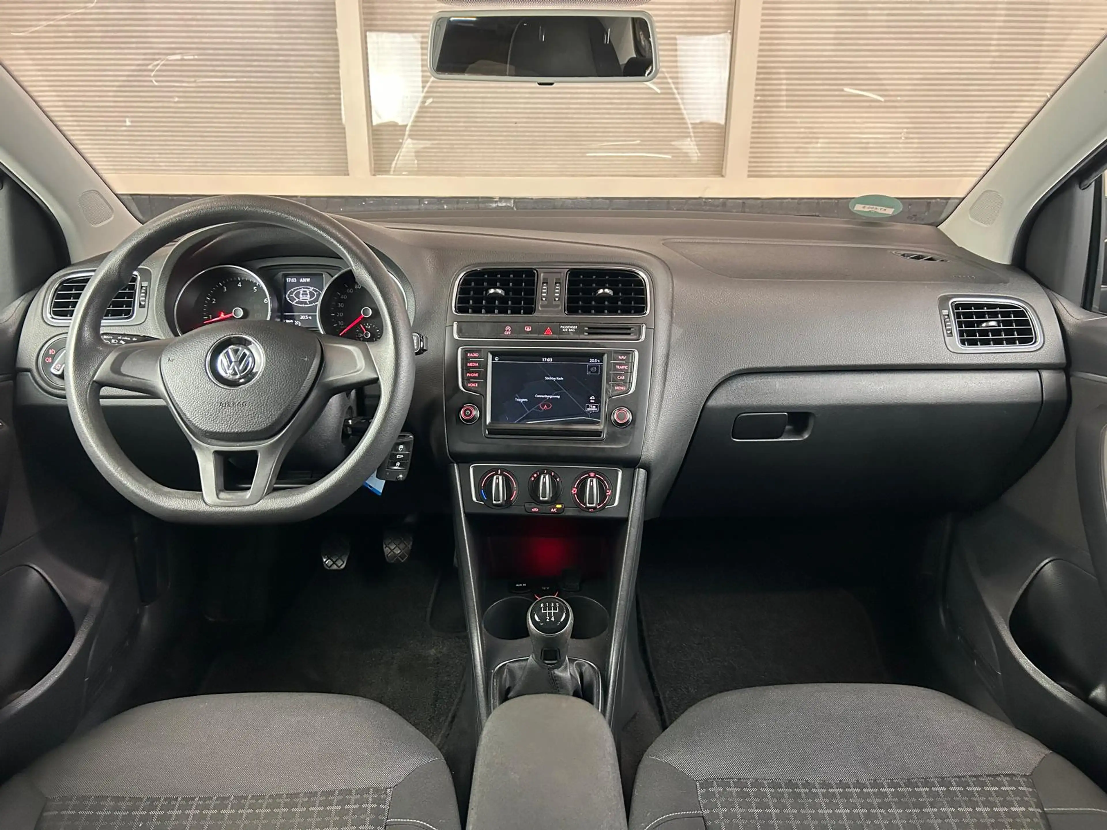 Volkswagen Polo 1.2 TSI Comfortline + NAVI — photo 6