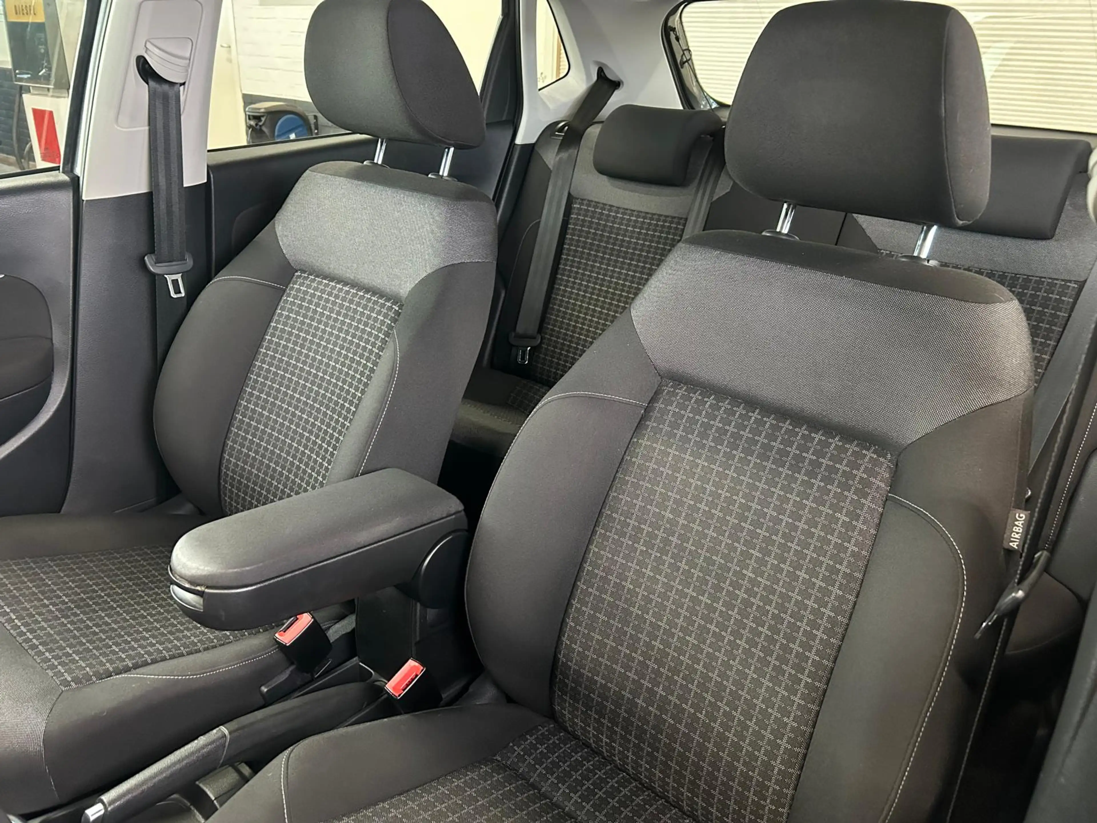 Volkswagen Polo 1.2 TSI Comfortline + NAVI — photo 16