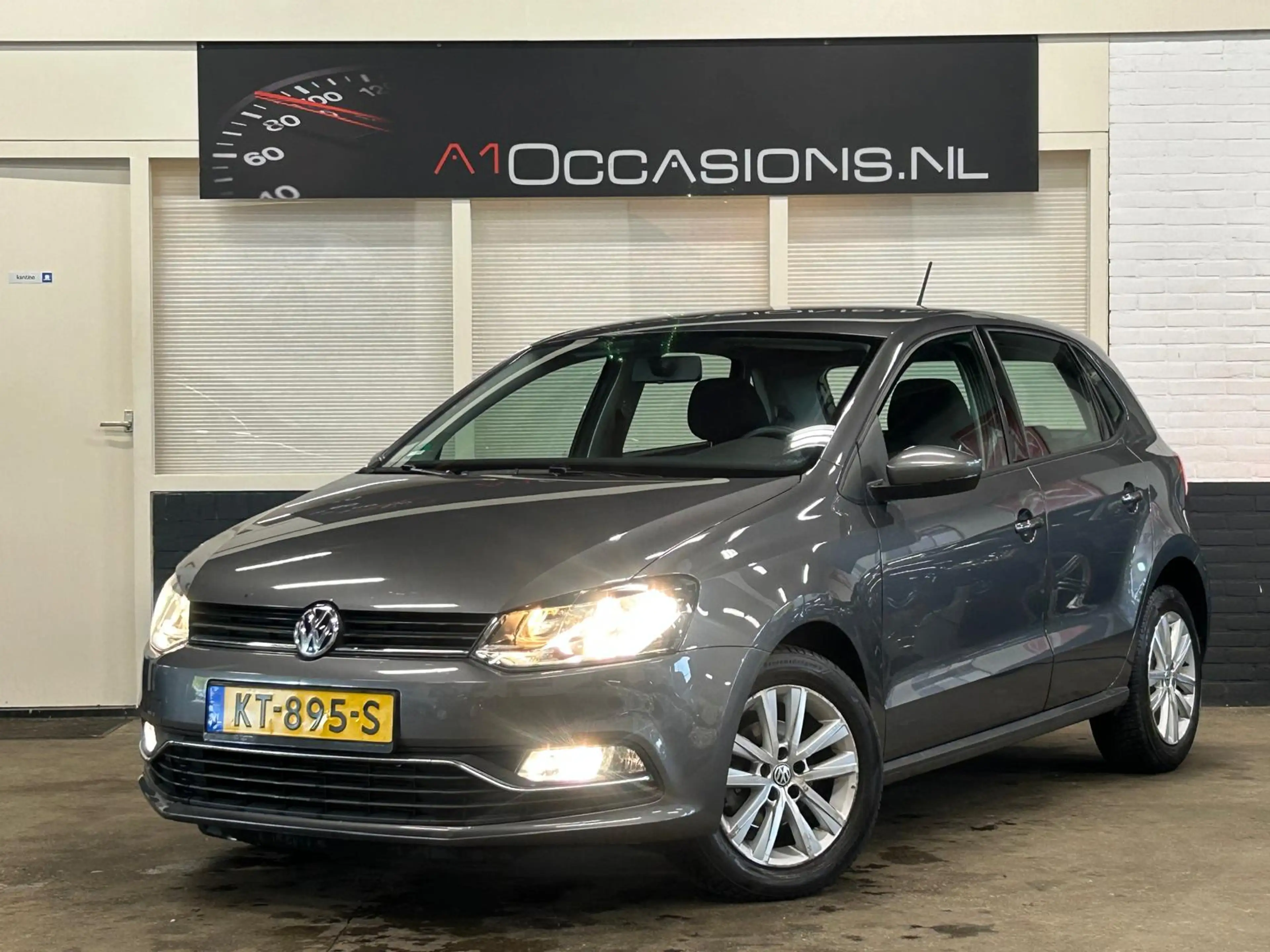 Volkswagen Polo 1.2 TSI Comfortline + NAVI — photo 2