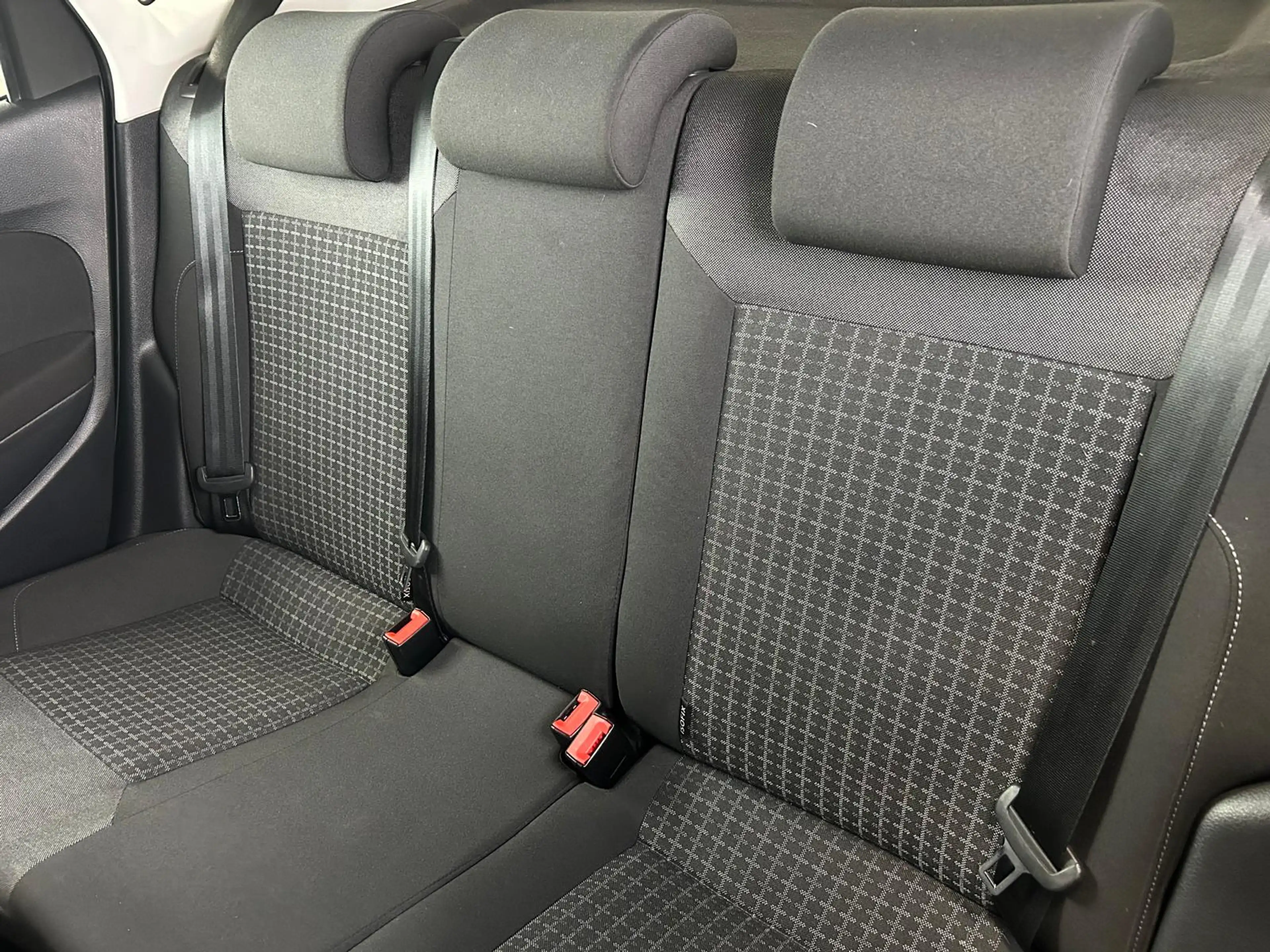 Volkswagen Polo 1.2 TSI Comfortline + NAVI — photo 17