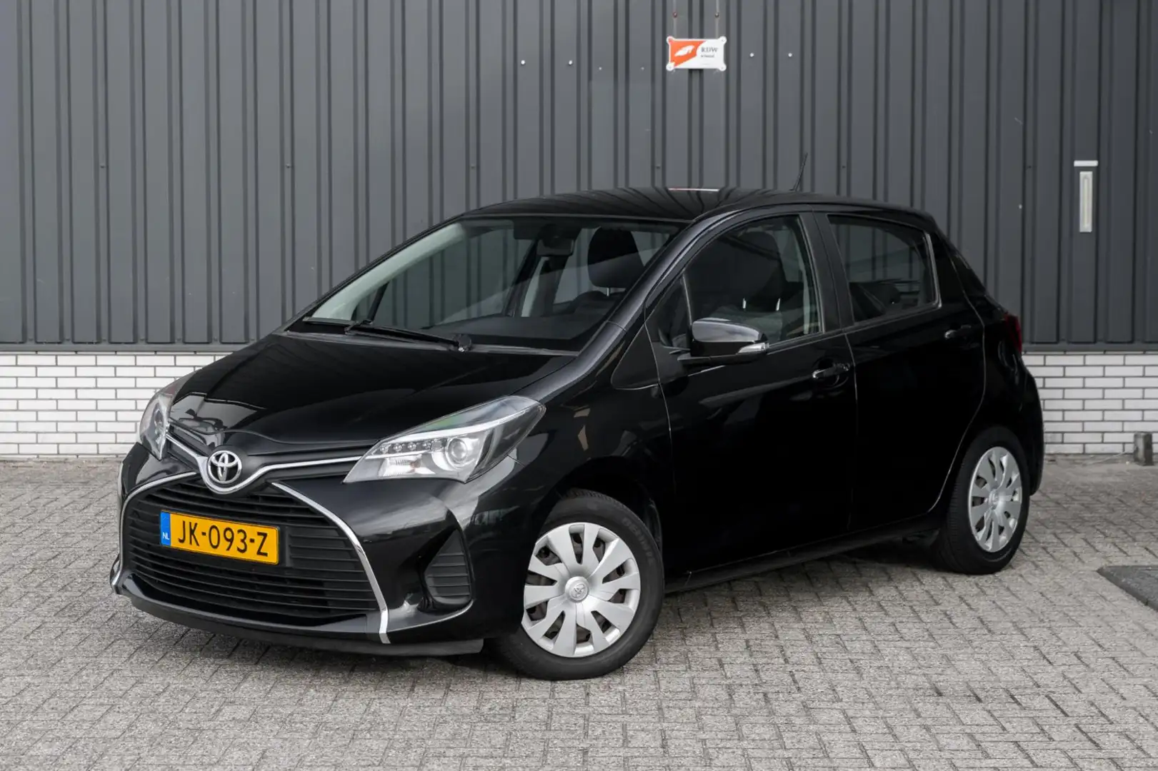 Toyota Yaris 1.3 VVT-i Aspiration*CruiseControl*Navigatie* Schwarz - 1