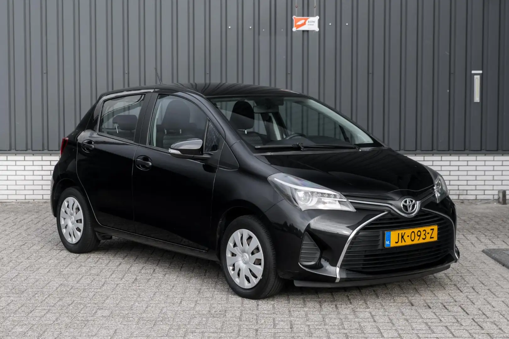 Toyota Yaris 1.3 VVT-i Aspiration*CruiseControl*Navigatie* Schwarz - 2