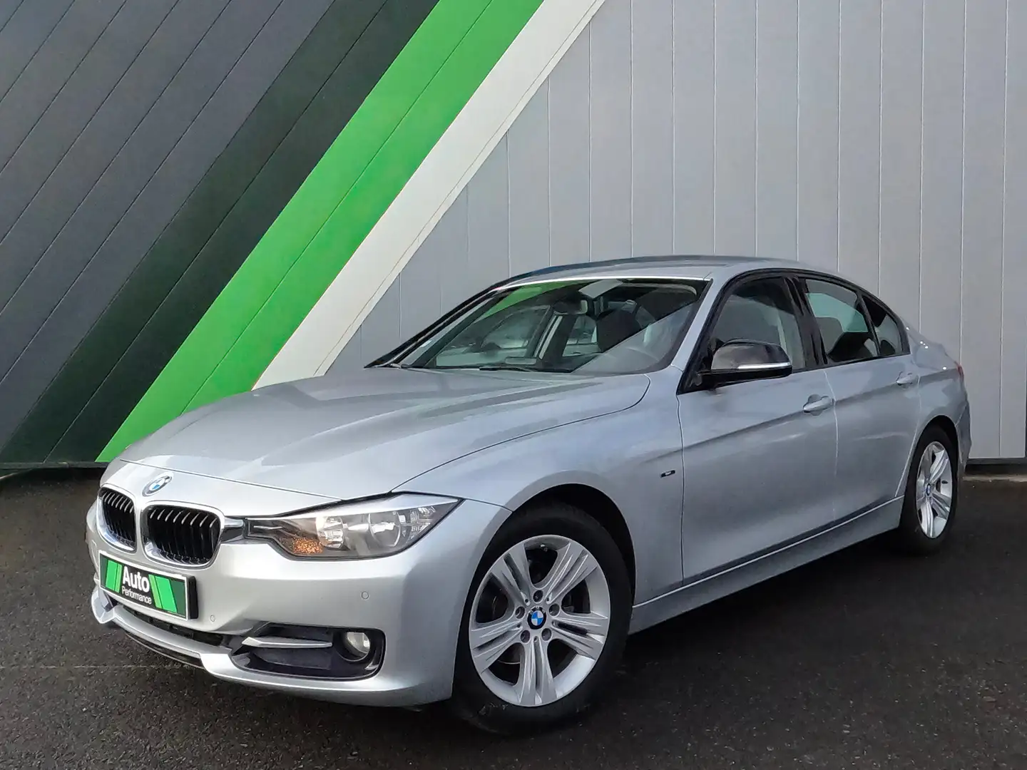 BMW 318 318d 143 ch Sport A Grau - 1