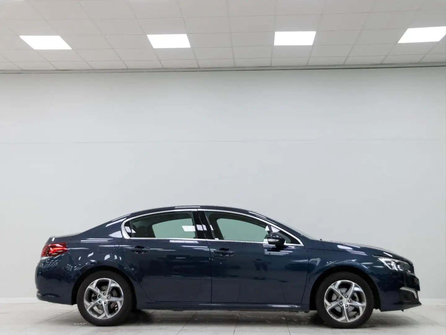 Peugeot 508 1.6BlueHDI Active 120 Azul - 2