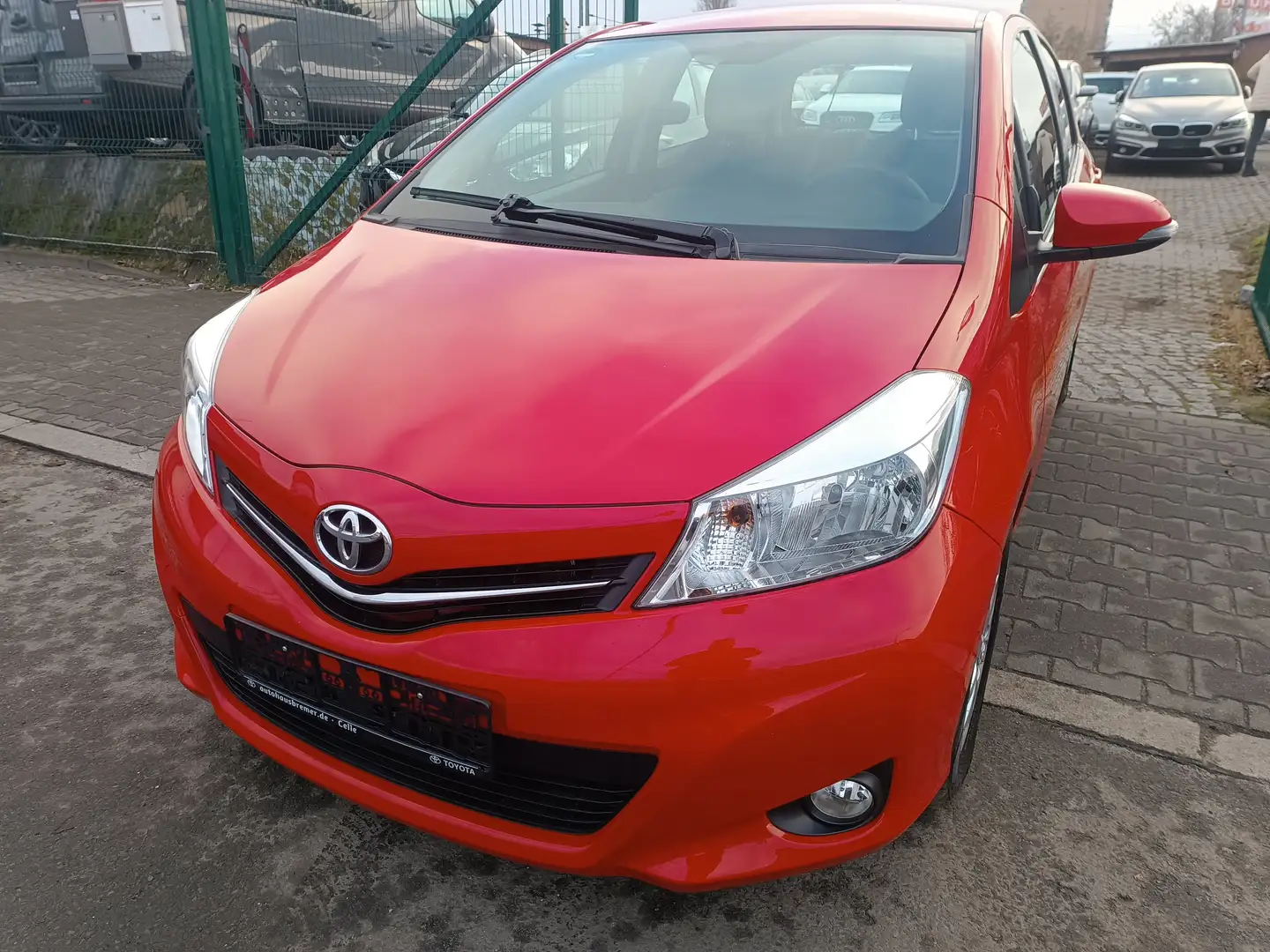 Toyota Yaris Cool Rot - 1