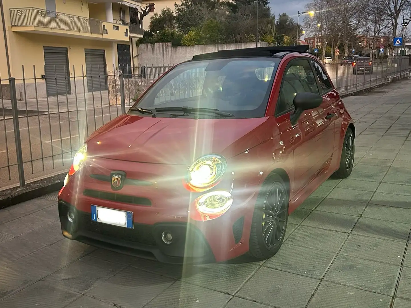 Abarth 695C 1.4 t-jet Competizione 180cv auto Rojo - 2