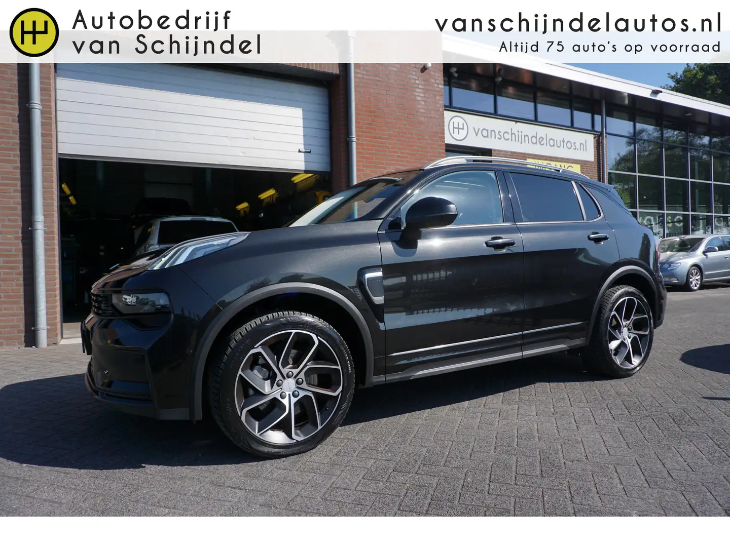 Lynk & Co 01 1.5 261PK! BLACKLINE! DEC 2022 25x OP VOORRAAD 360 Zwart - 1