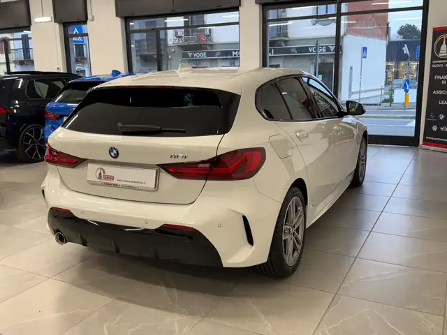 BMW 1 Series view 4