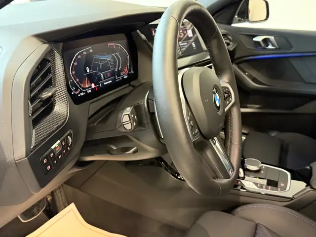 BMW 1 Series view 17
