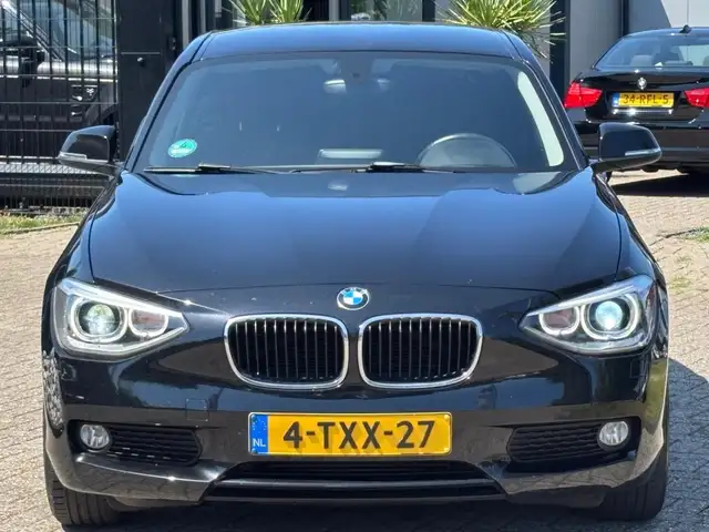 BMW 1 Series view 2