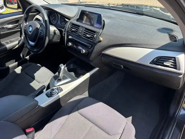 BMW 1 Series view 9