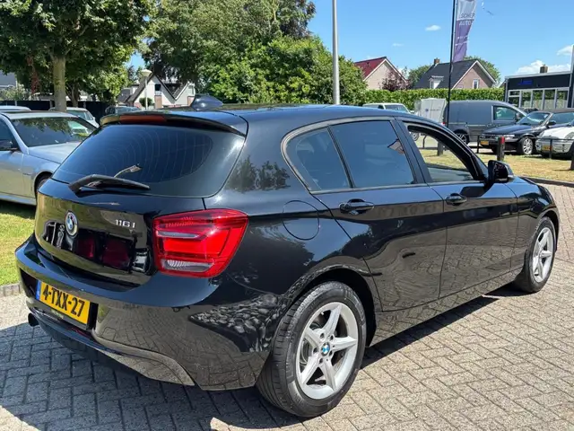 BMW 1 Series view 5