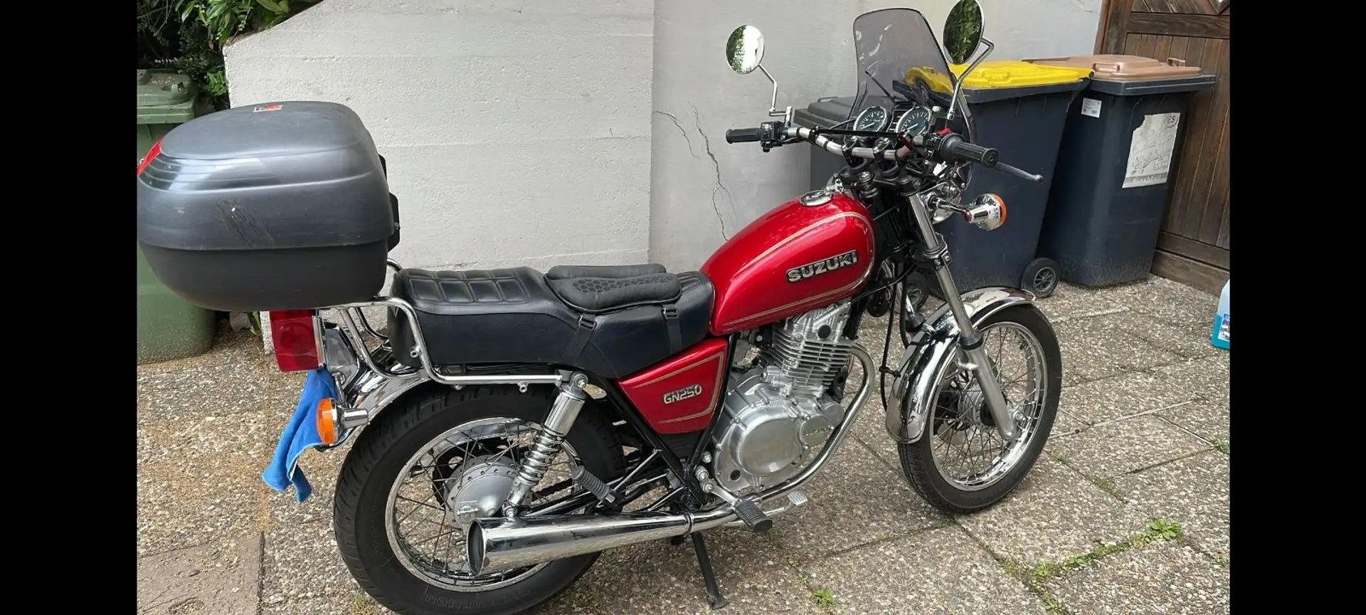 Suzuki GN 250 Rood - 1