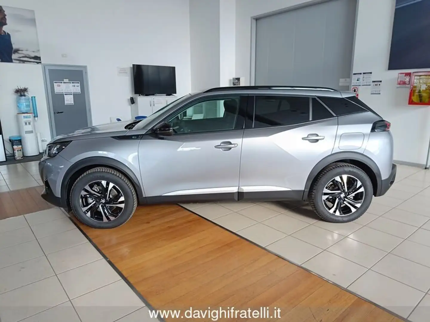 Peugeot 2008 motore elettrico 136 CV Allure Pack Grigio - 2