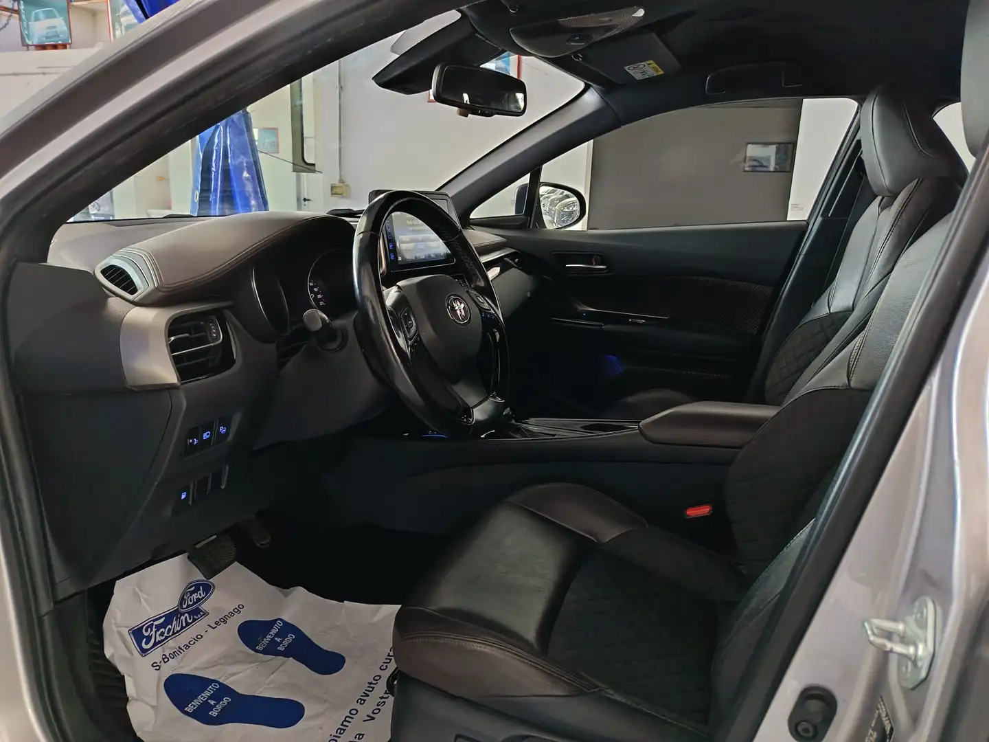 Toyota C-HR 1.8 Hybrid 2wd E-cvt LOUNGE Gris - 2