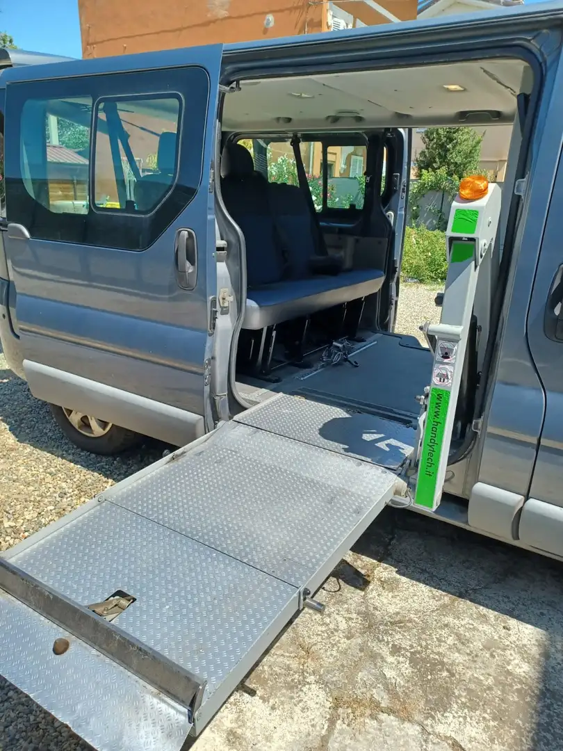 Renault Trafic Passenger Grigio - 2