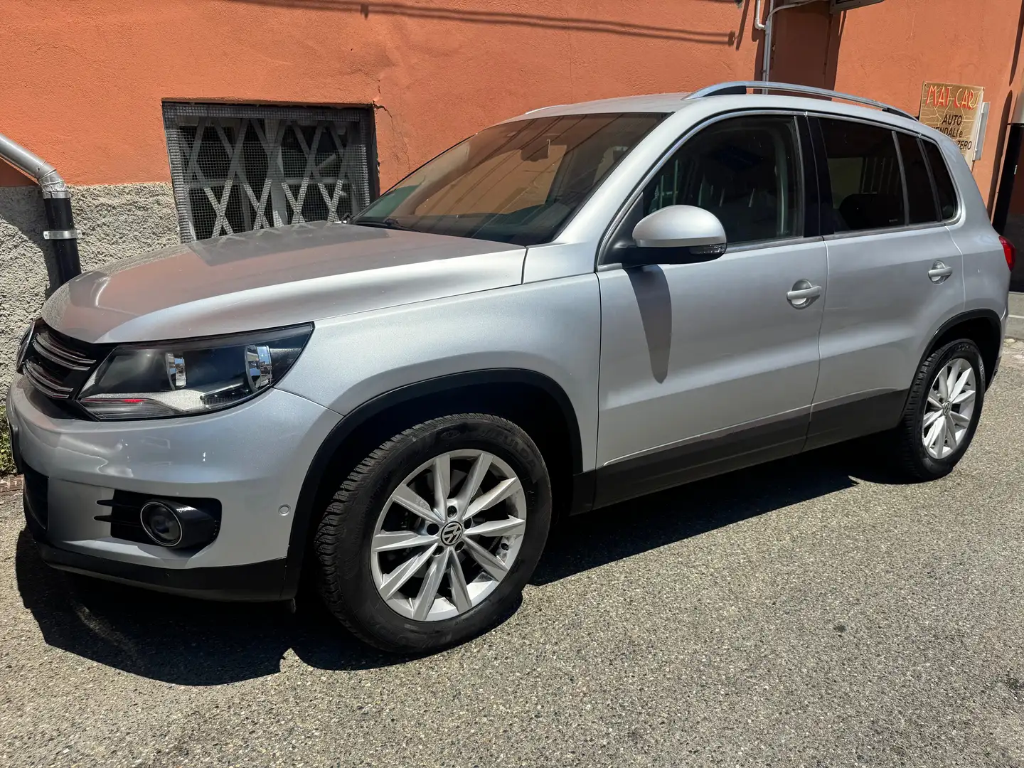 Volkswagen Tiguan Tiguan 2.0 tdi bm Sport Plateado - 1