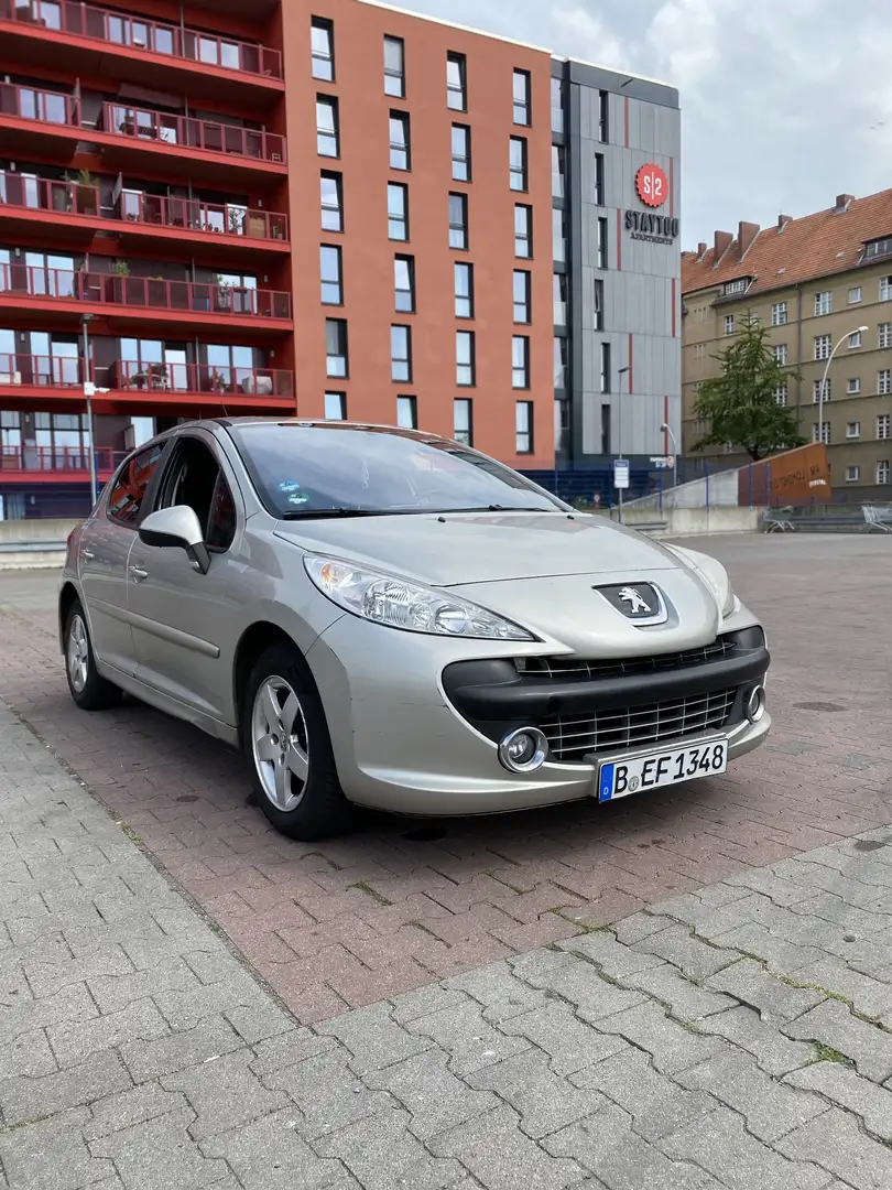 Peugeot 207 - 1