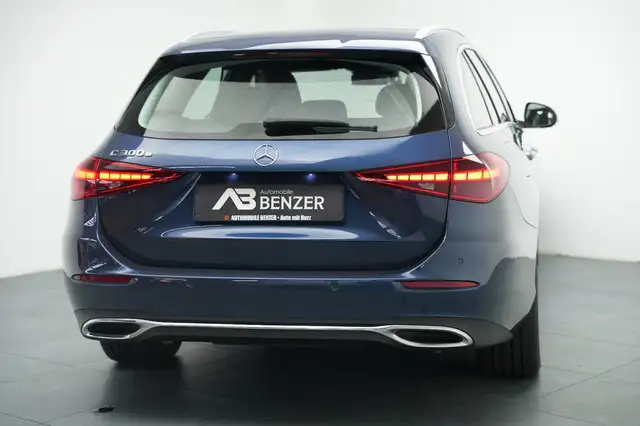 Mercedes-Benz C-Class view 9