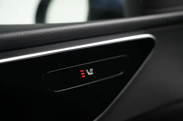 Mercedes-Benz C-Class view 13