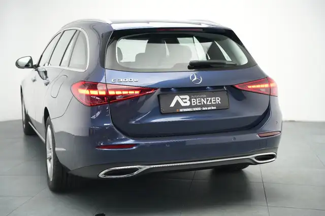 Mercedes-Benz C-Class view 8