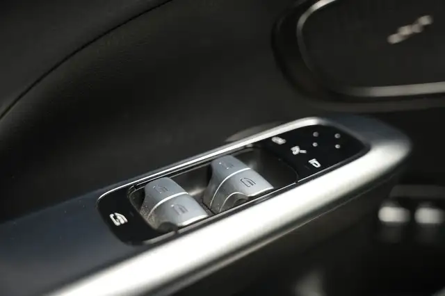 Mercedes-Benz C-Class view 15