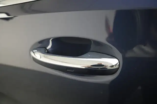 Mercedes-Benz C-Class view 10