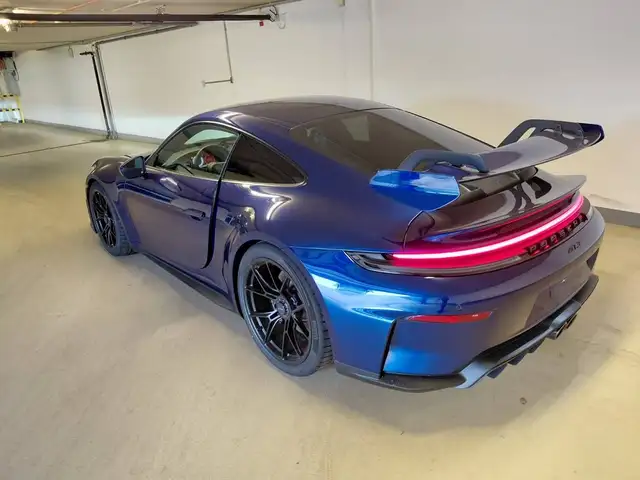 Porsche 911 view 10