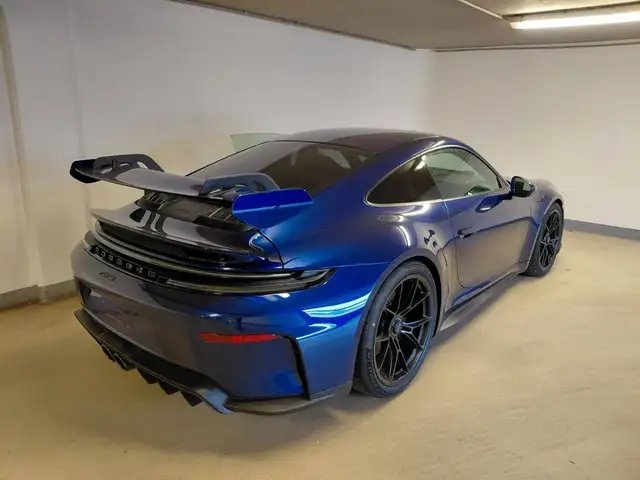 Porsche 911 view 9