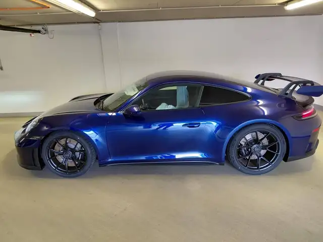 Porsche 911 view 4