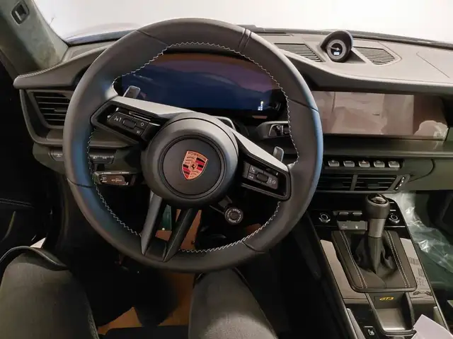 Porsche 911 view 6